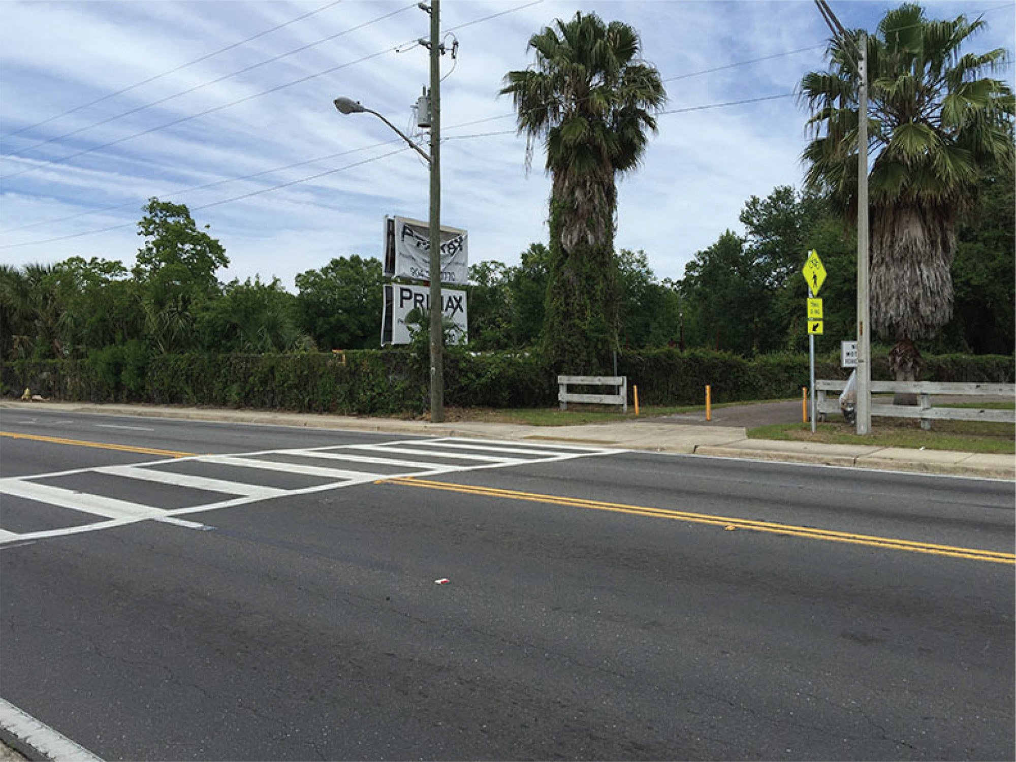 Photo of existing sidewalk on Kings Road