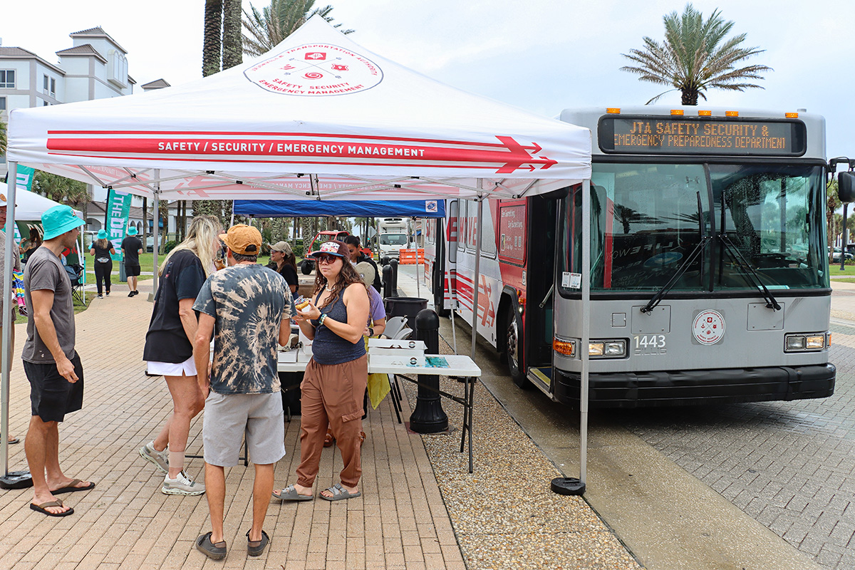 NARCAN Bus at Overdose Awareness Day 2025 - 02.jpg
